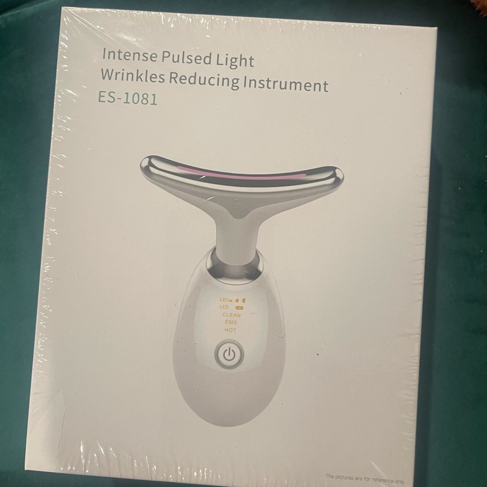 Intense pulsed light